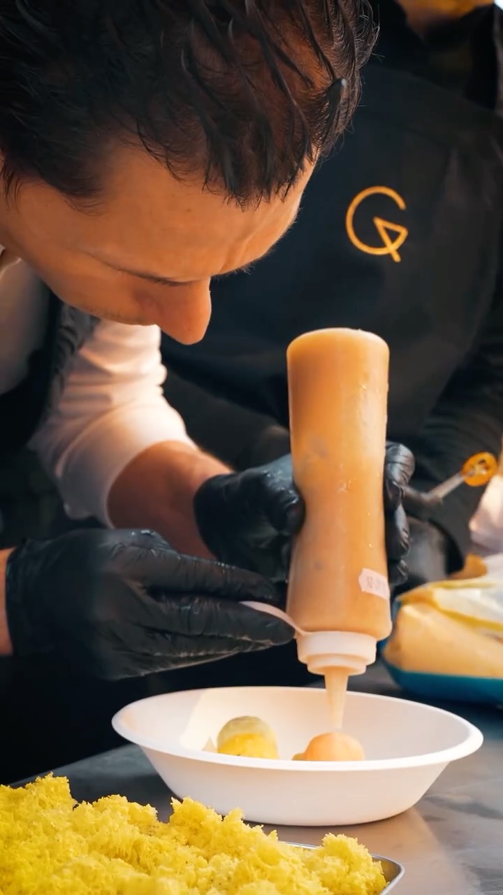 En cuisine — précision du geste